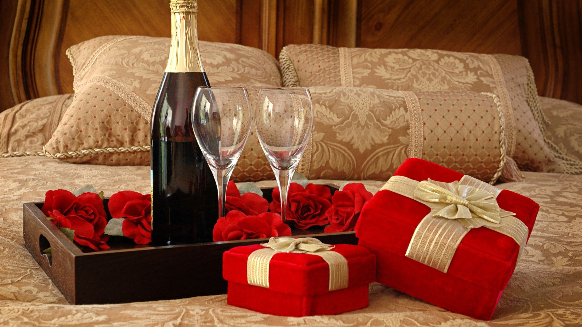 Romantic And Inexpensive Gift Ideas For The Women In Your